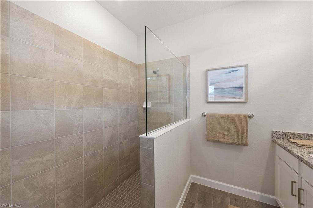 COUNTRY CLUB - Residential