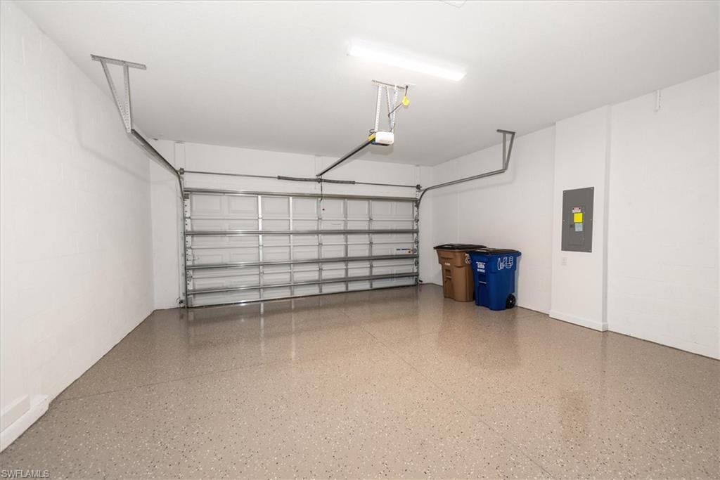 COUNTRY CLUB - Residential