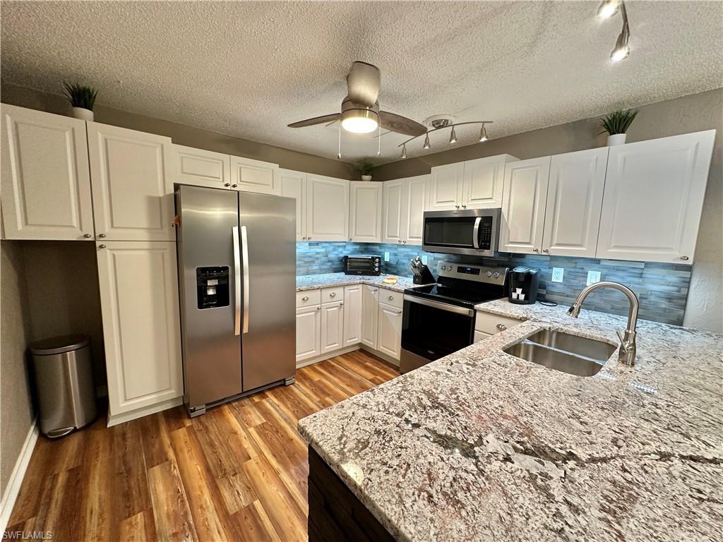 FOXMOOR LAKES - Residential Lease