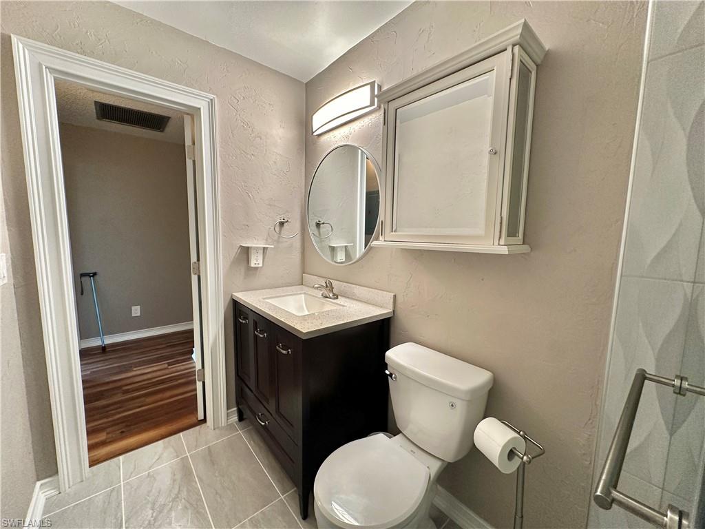 FOXMOOR LAKES - Residential Lease