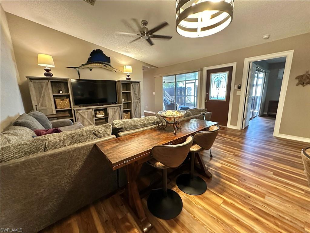 FOXMOOR LAKES - Residential Lease