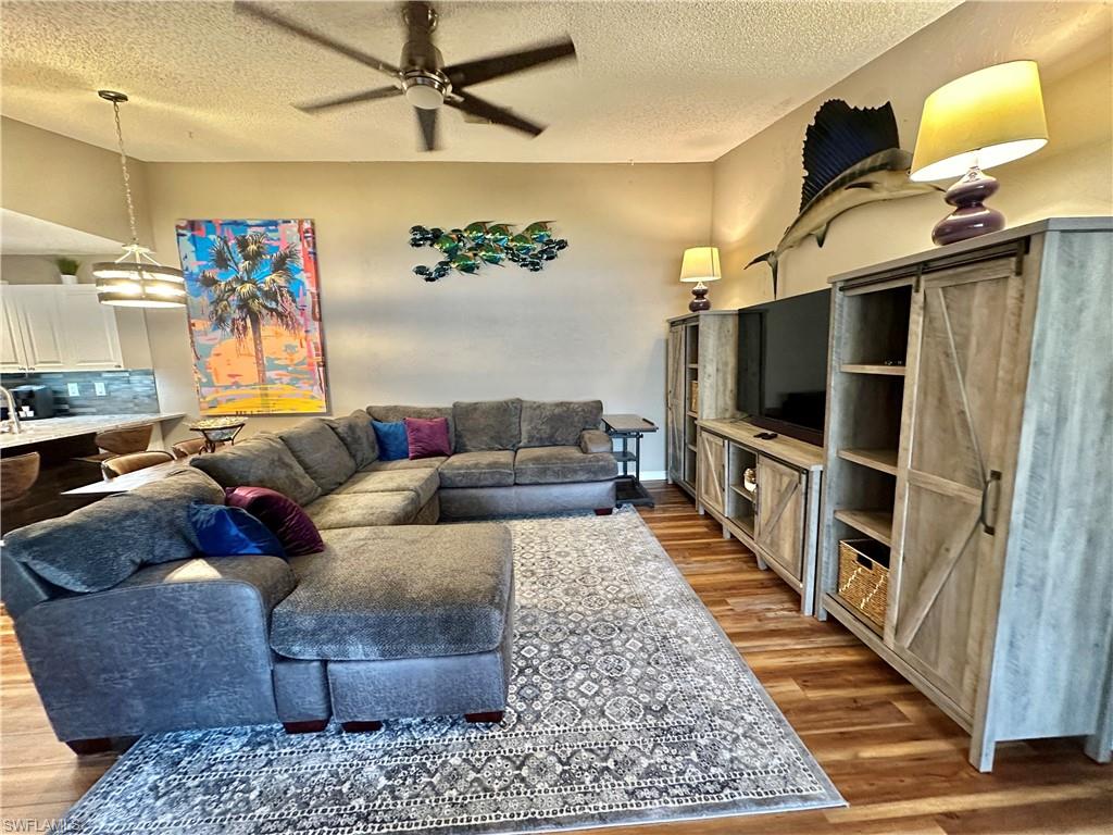 FOXMOOR LAKES - Residential Lease