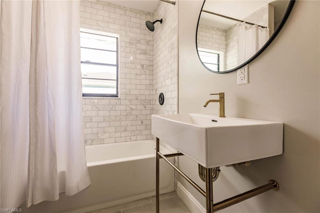 NAPLES PARK - Residential