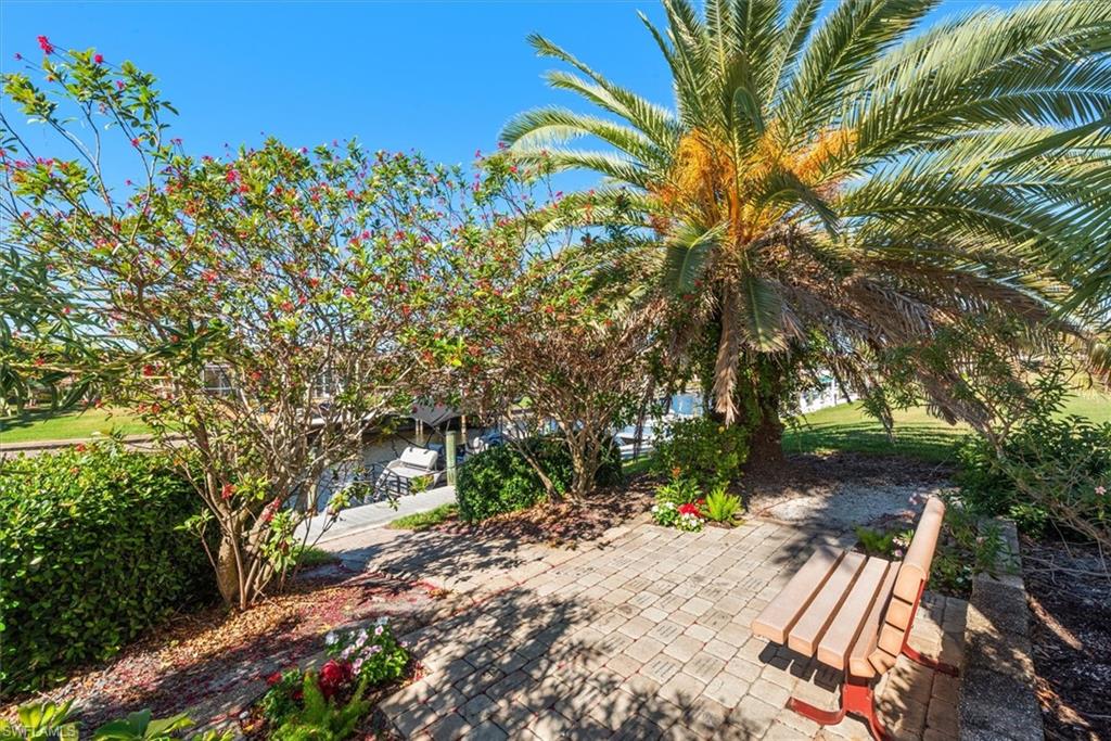 TOWN AND RIVER - Residential