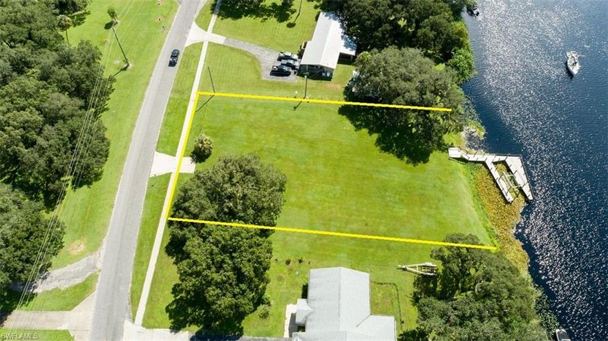 Rare Intracoastal Riverfront Homesite!
This cleared property is ready for your dream home, featuring a driveway, underground electric, and a brand-new dock with lift and maintenance-free composite decking. Enjoy direct deep-water access to the Gulf, Atlantic Ocean, and Lake Okeechobee! Best of all, the homesite is not in a flood zone and not affected by tides or storm surge. Perfectly located just outside LaBelle city limits, you can stroll to the LaBelle Yacht Club for dinner or walk to Barron Park to enjoy year-round community events.