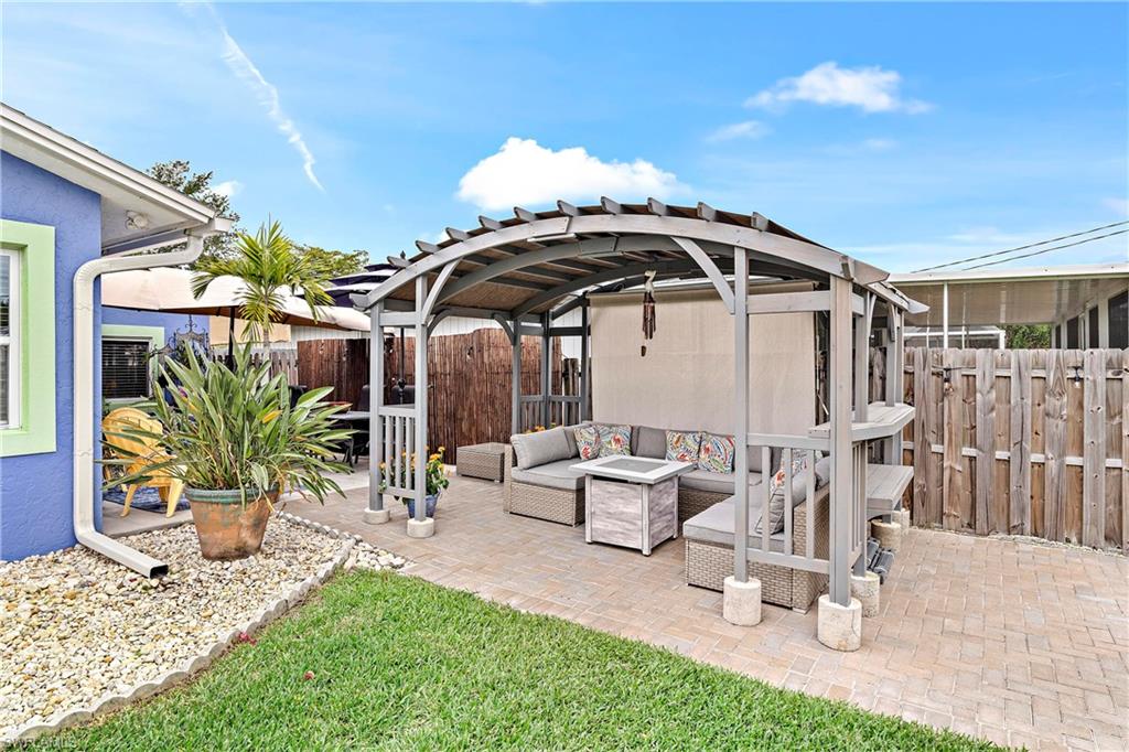 NAPLES PARK - Residential