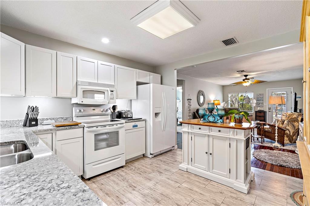 NAPLES PARK - Residential