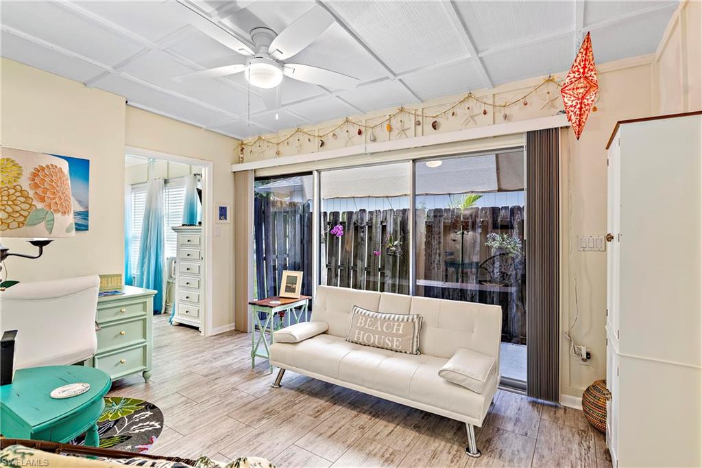 NAPLES PARK - Residential