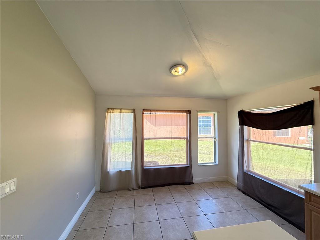 MIRROR LAKES - Residential Lease