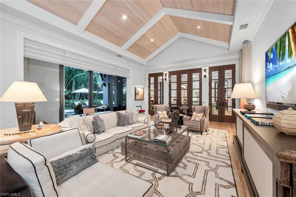 MOORINGS - Residential