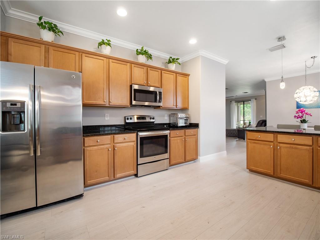 PROMENADE WEST - Residential