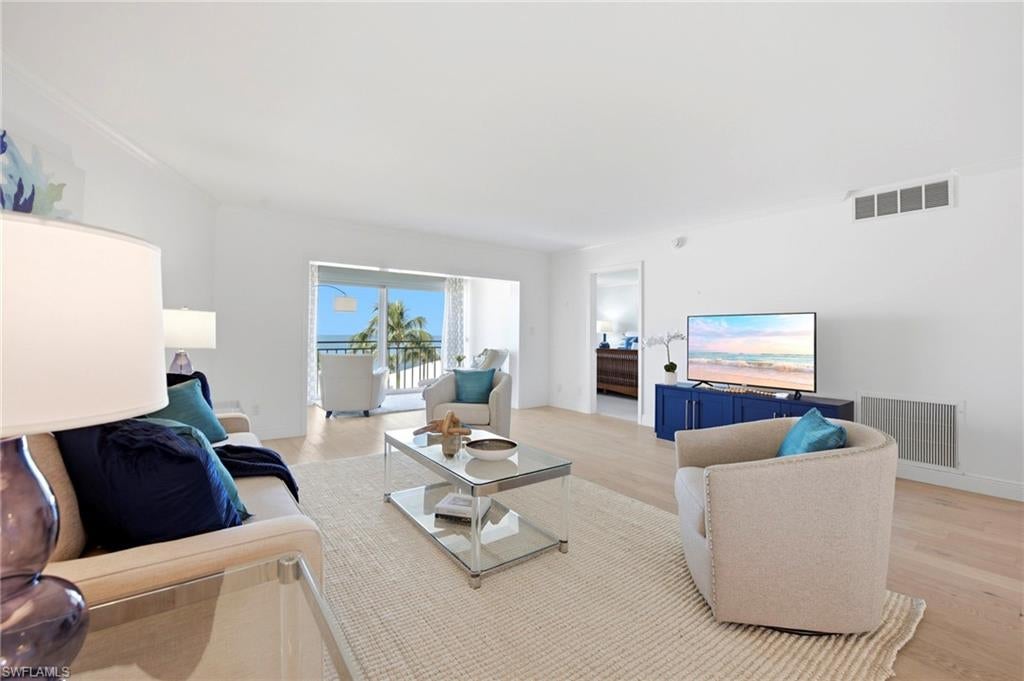 2401 Gulf Shore BLVD N 52