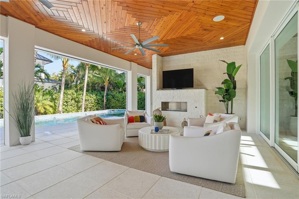 Photo of 185 North Lake DR, NAPLES, FL 34102 (MLS # 225082735)