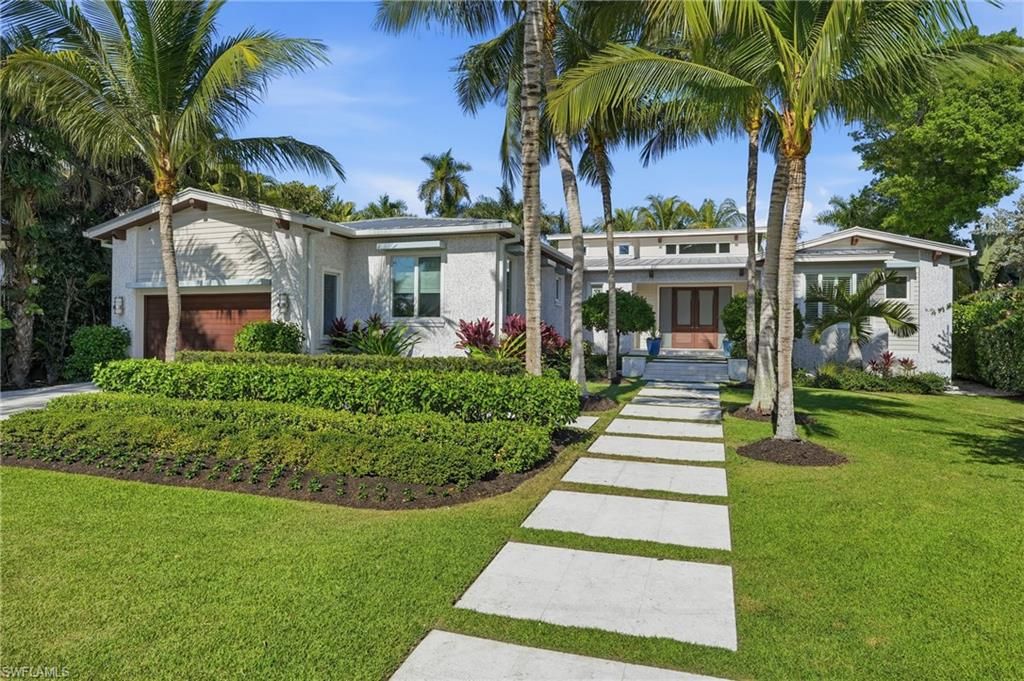 Photo of 185 North Lake DR, NAPLES, FL 34102 (MLS # 225082735)