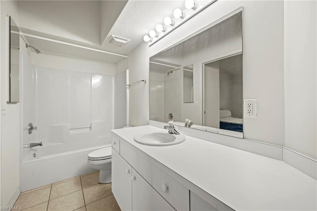 WORLD TENNIS CENTER - Residential Lease