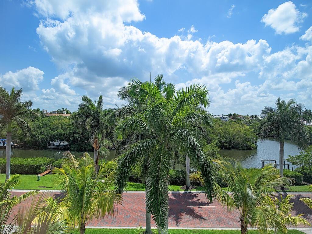 BAREFOOT BEACH - Residential