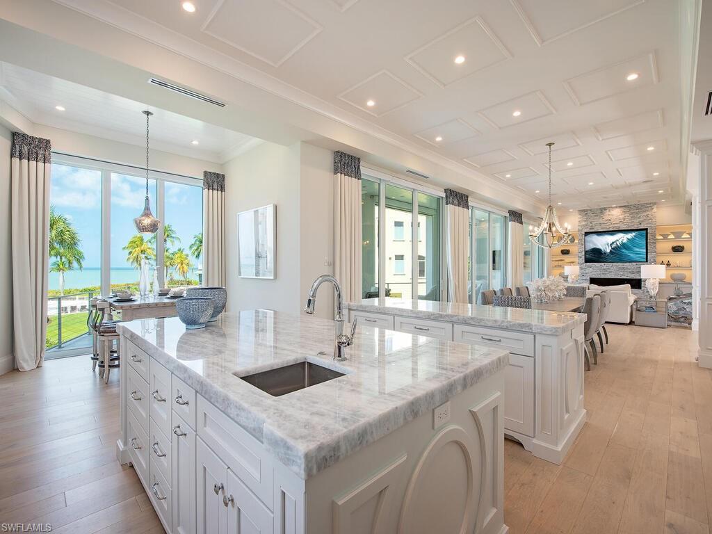 BAREFOOT BEACH - Residential