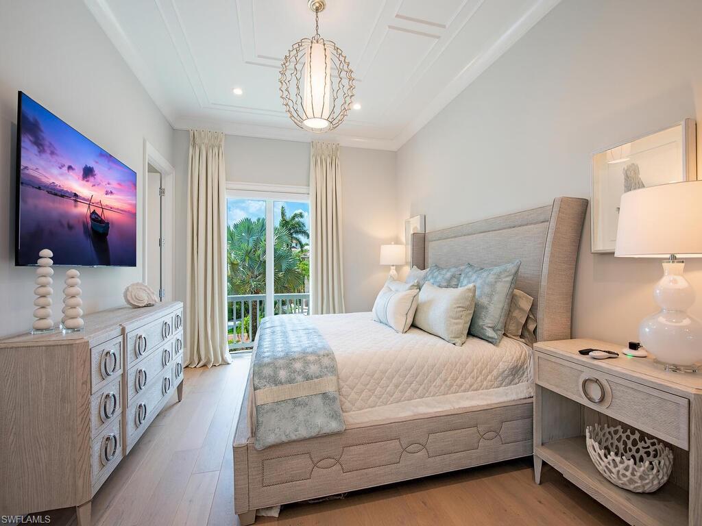 BAREFOOT BEACH - Residential