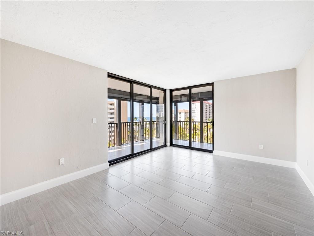 VANDERBILT BAY - Residential