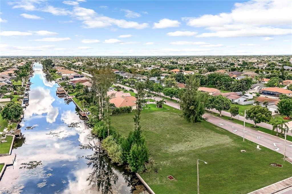 CAPE CORAL - Land