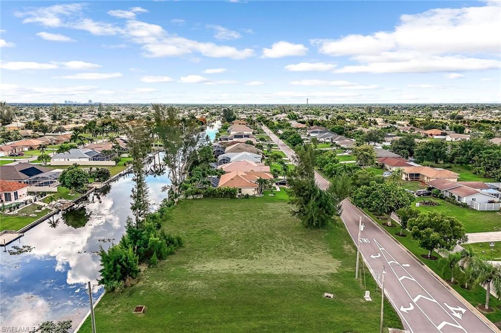 CAPE CORAL - Land