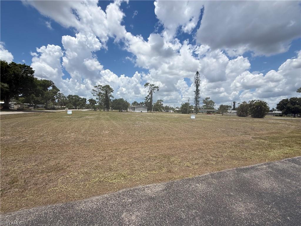 LAKE FAIRWAYS COUNTY CLUB - Land