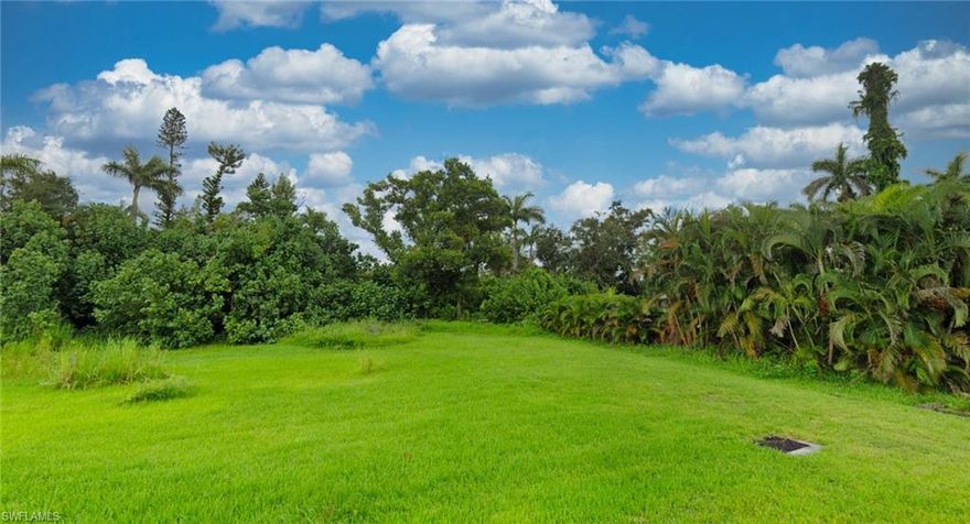 This nearly acre-sized, mostly cleared lot offers outstanding potential for investors or buyers looking to expand their real estate portfolio. Conveniently located just minutes from Downtown Fort Myers, it’s perfectly positioned for future growth and development.
Whether you’re planning to build, invest, or create a multi-property compound, this versatile property offers endless possibilities. 

Este lote de casi una acre, mayormente despejado, ofrece un potencial excepcional para inversionistas o compradores que buscan expandir su portafolio inmobiliario. Ubicado a solo minutos del Downtown de Fort Myers, se encuentra en una zona ideal para el crecimiento y desarrollo futuro.
Ya sea para construir una vivienda, invertir en terreno o desarrollar un complejo de múltiples propiedades, este lote versátil ofrece infinitas posibilidades.