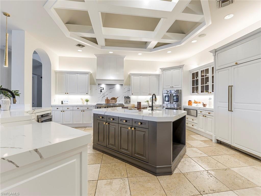 TWIN EAGLES - Residential