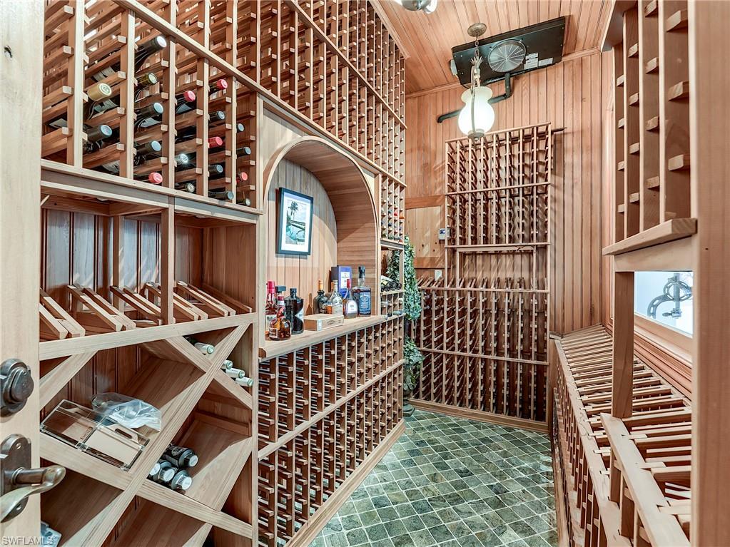 TWIN EAGLES - Residential