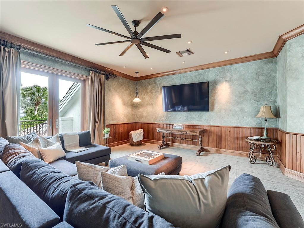 TWIN EAGLES - Residential