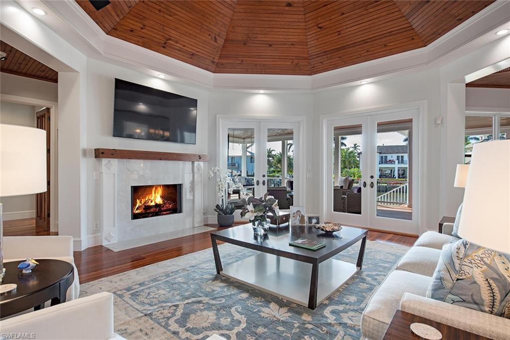 AQUALANE SHORES - Residential