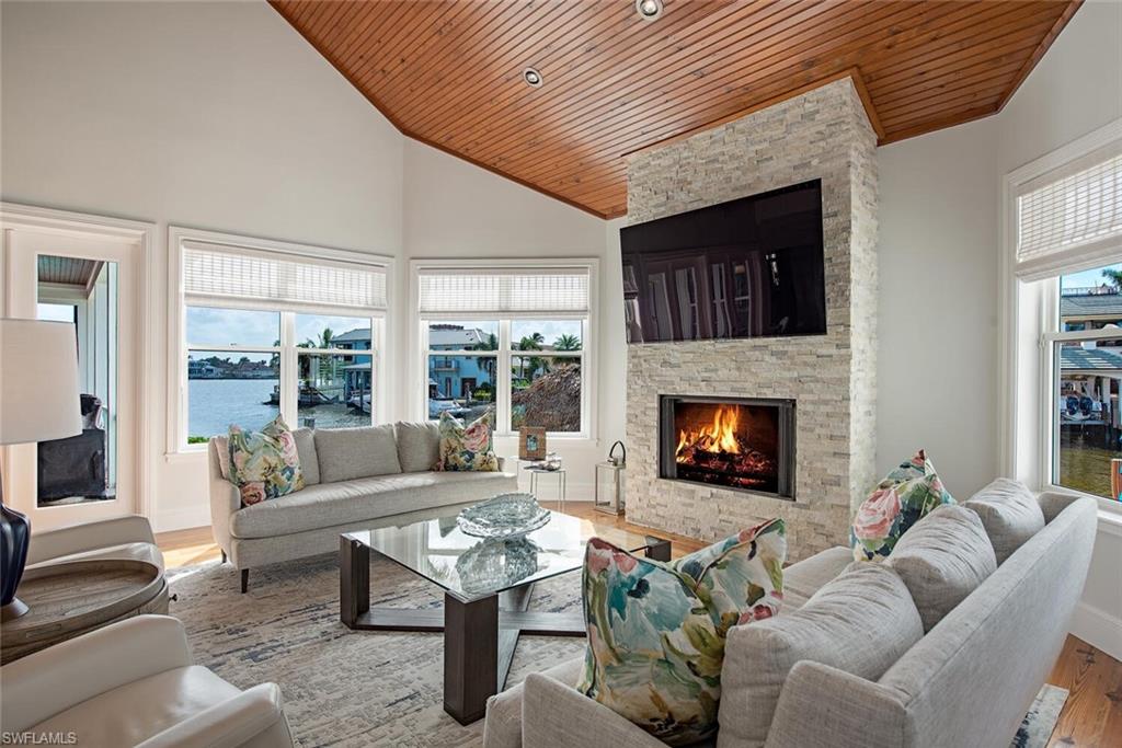 AQUALANE SHORES - Residential