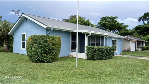 A home in LABELLE