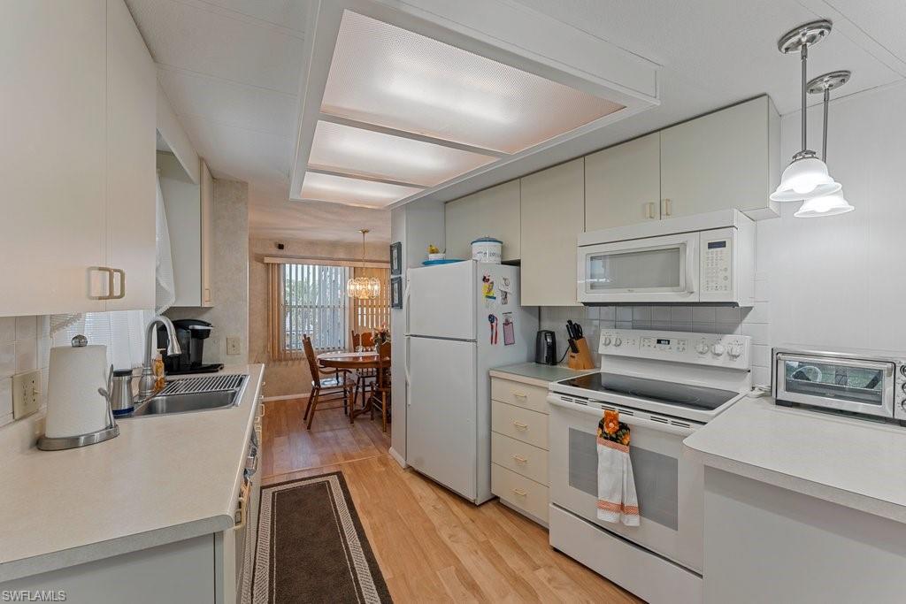 LAUREL ESTATES MOBILE HOME VIL - Residential