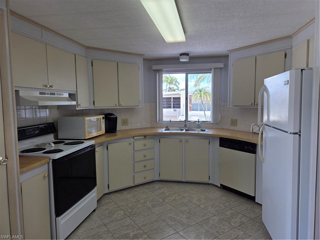 LAZY DAYS MOBILE VILLAGE - Residential