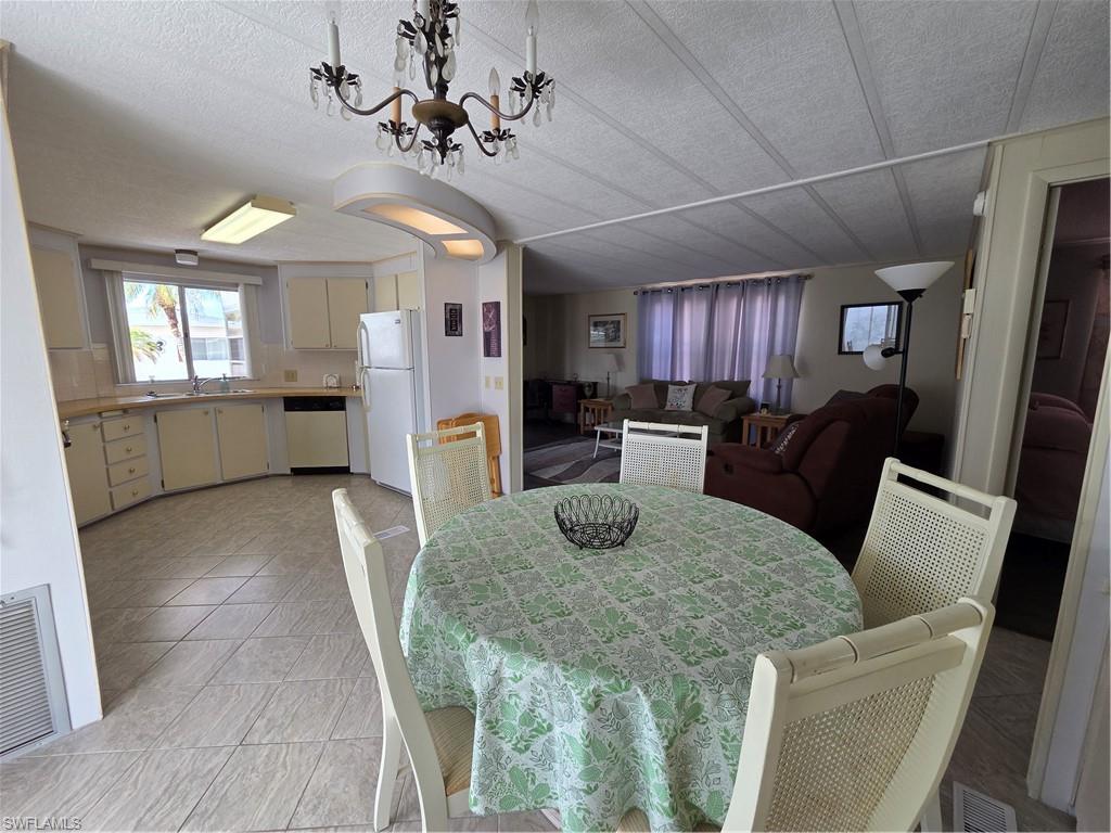 LAZY DAYS MOBILE VILLAGE - Residential