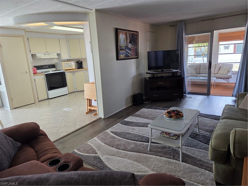 LAZY DAYS MOBILE VILLAGE - Residential