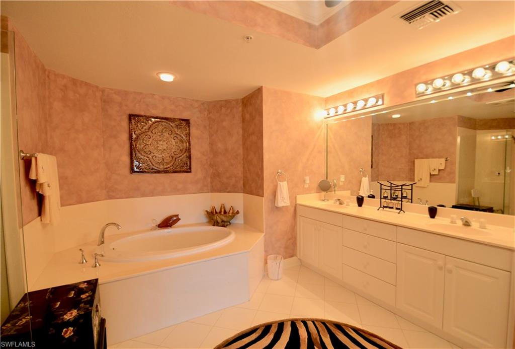 HARBOUR ISLE YACHT AND RACQUET CLUB CONDO - Residential