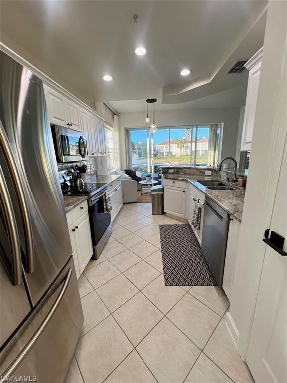 COCONUT BAY - Residential Lease