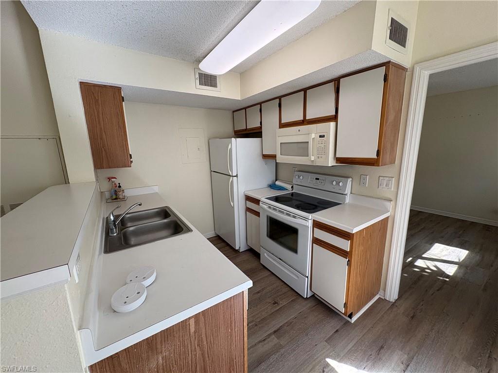 VENETIAN PALMS - Residential