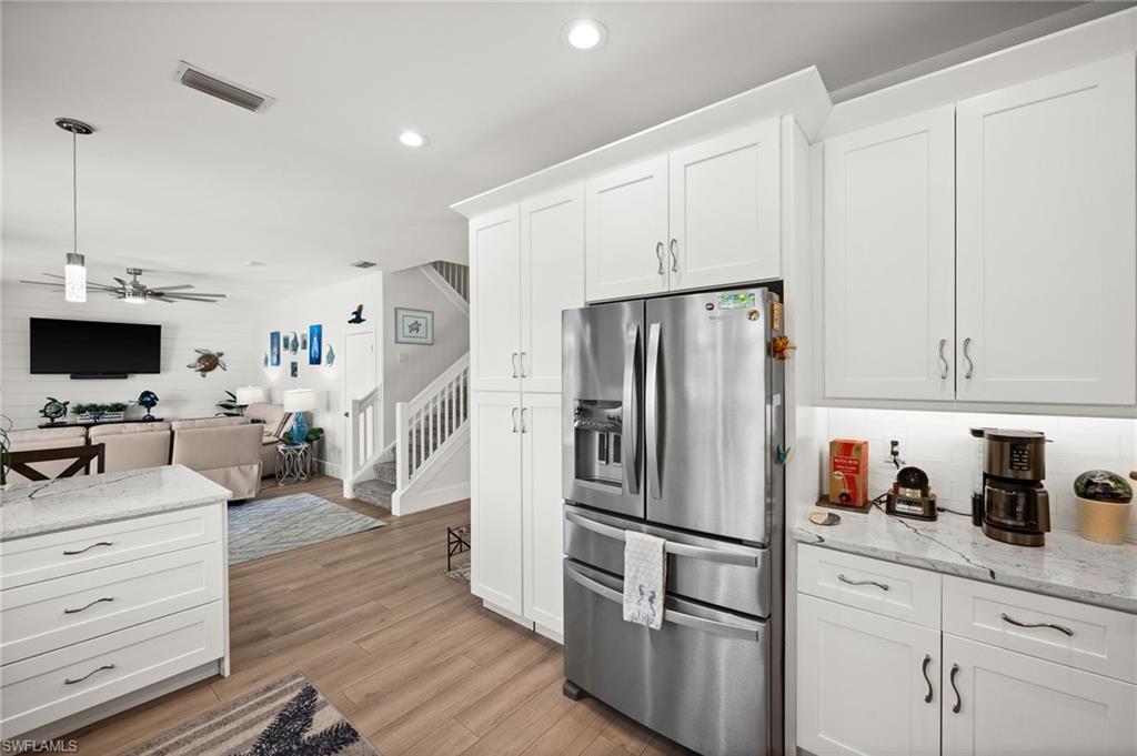 LAUREL LAKES - Residential