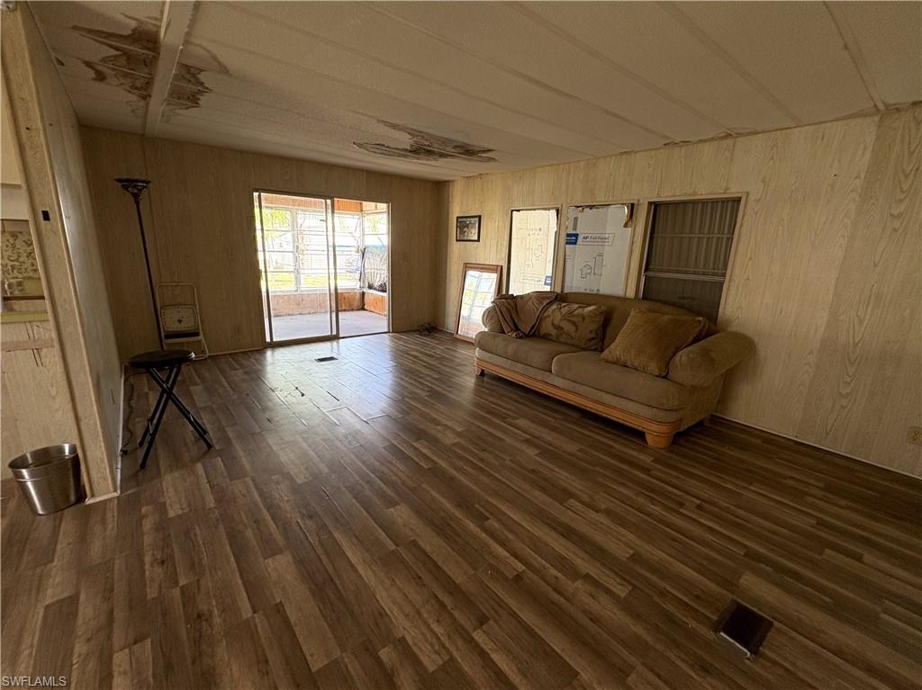 LAZY DAYS MOBILE VILLAGE - Residential