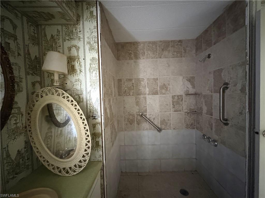 LAZY DAYS MOBILE VILLAGE - Residential