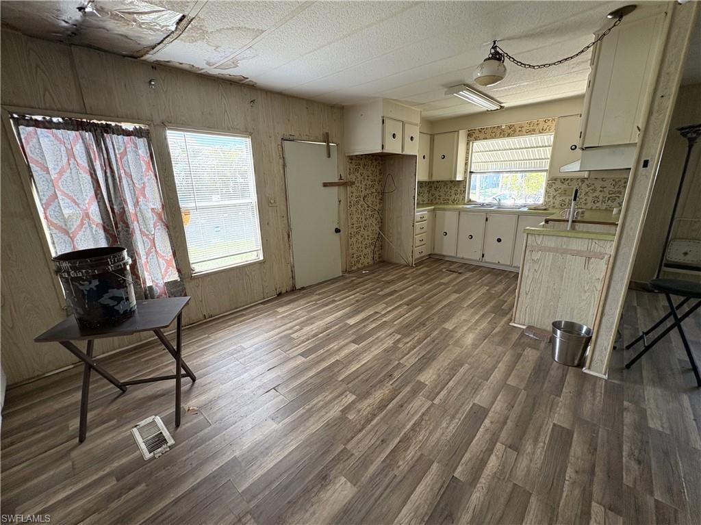 LAZY DAYS MOBILE VILLAGE - Residential