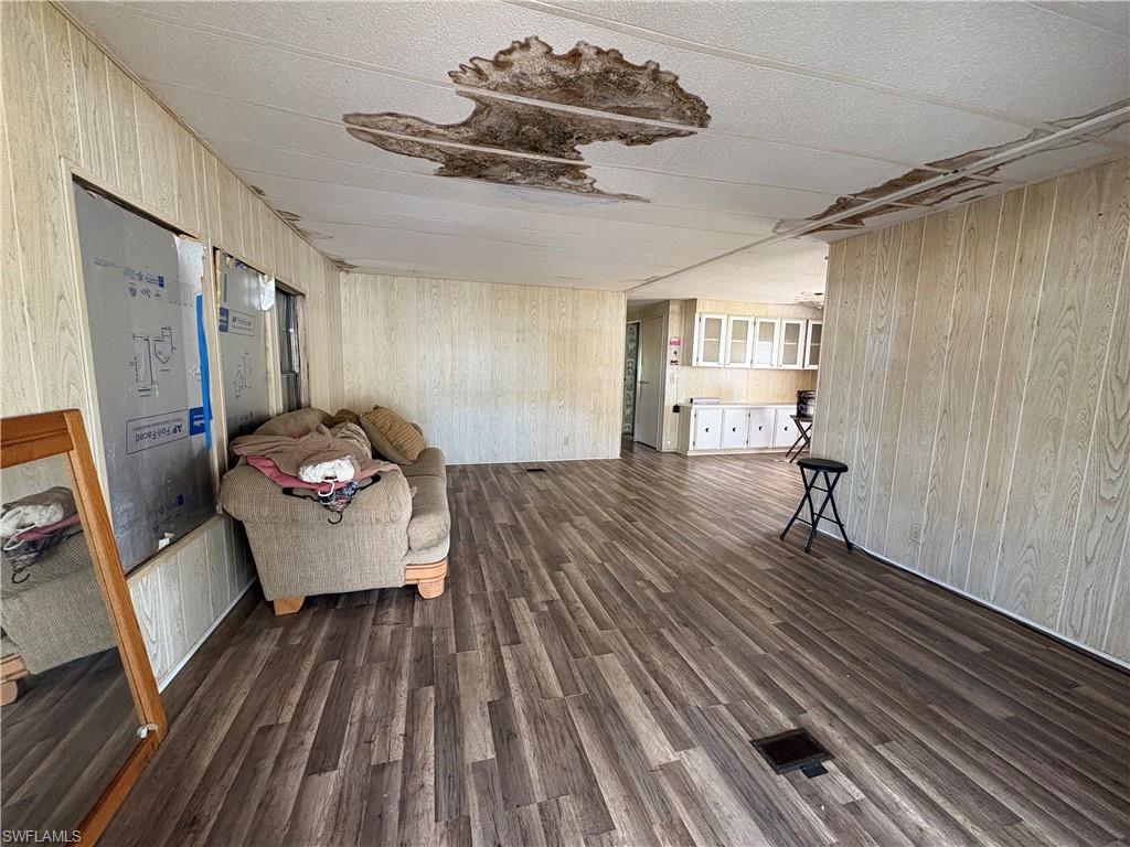 LAZY DAYS MOBILE VILLAGE - Residential