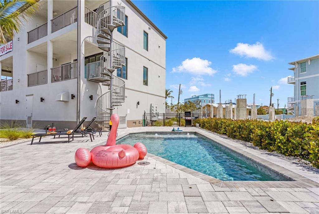 ISLAND SHORES - Residential