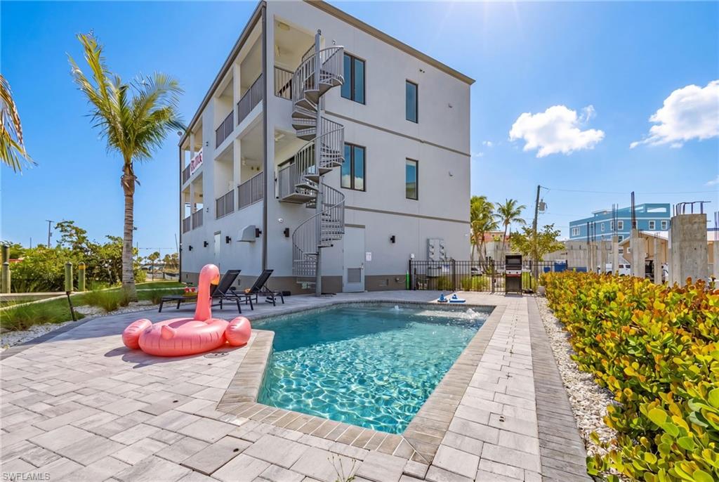 ISLAND SHORES - Residential