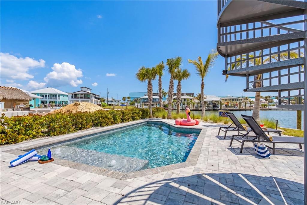 ISLAND SHORES - Residential