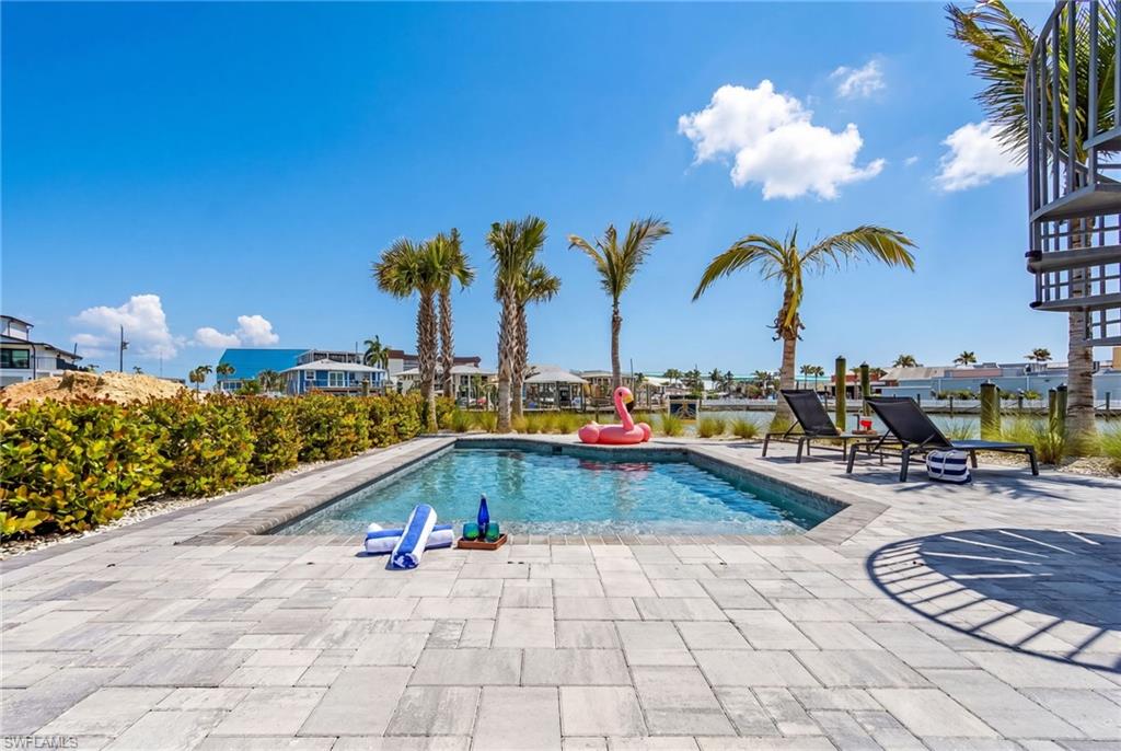 ISLAND SHORES - Residential