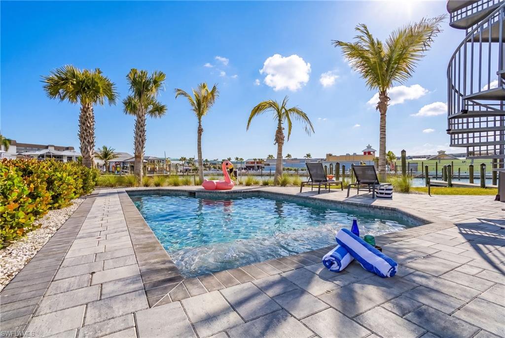 ISLAND SHORES - Residential